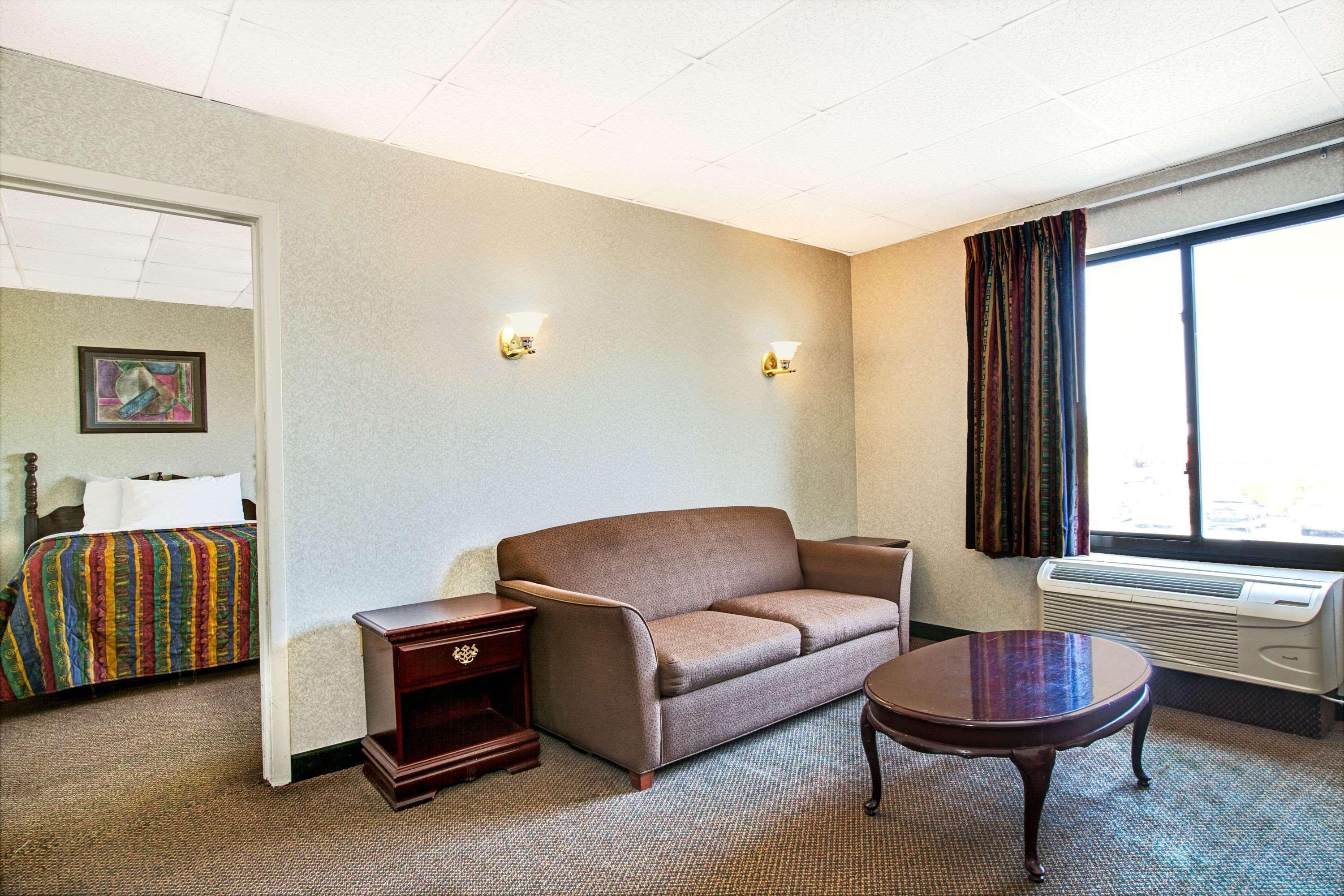 Days Inn By Wyndham Parsippany Dış mekan fotoğraf