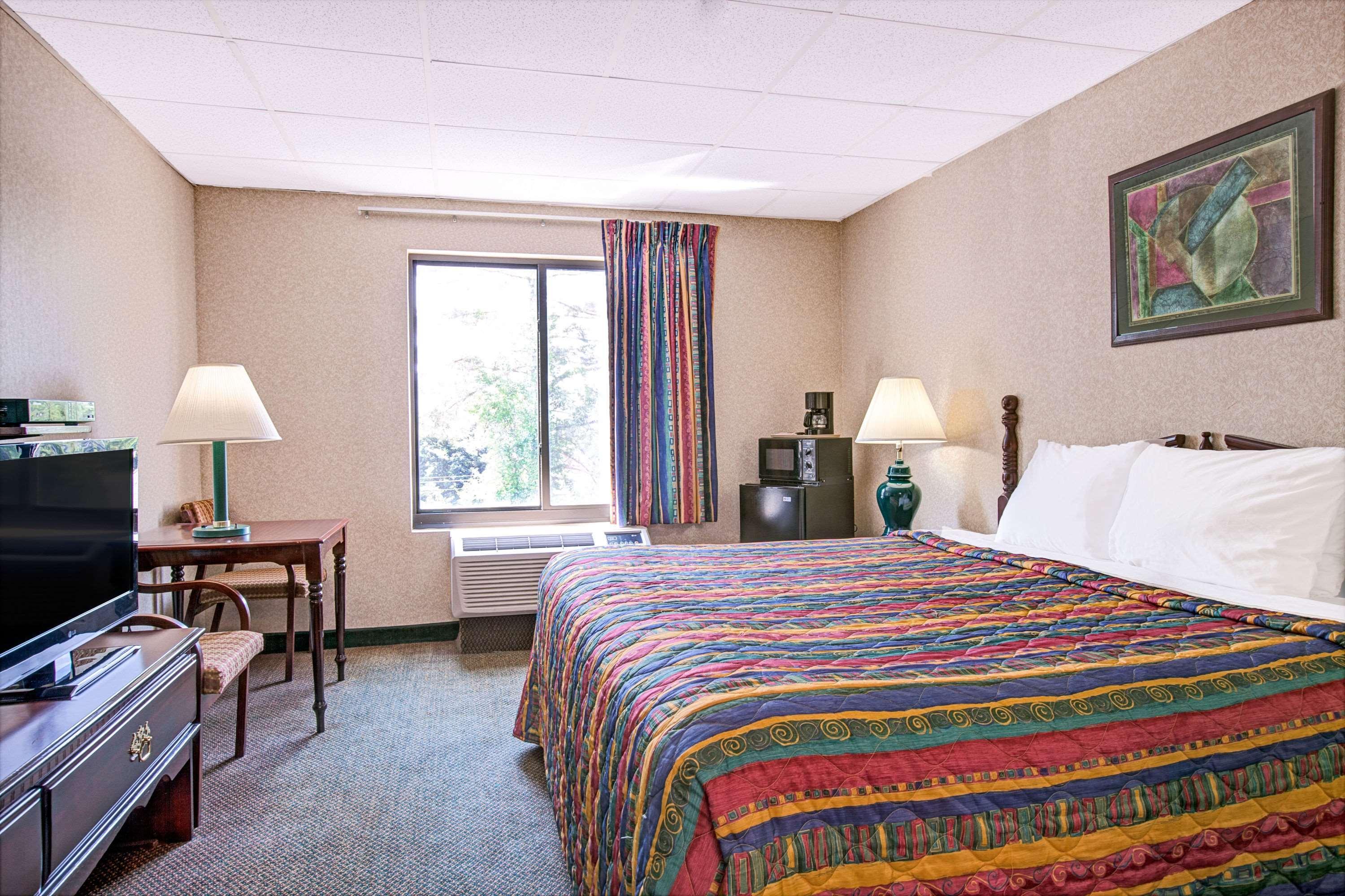 Days Inn By Wyndham Parsippany Dış mekan fotoğraf