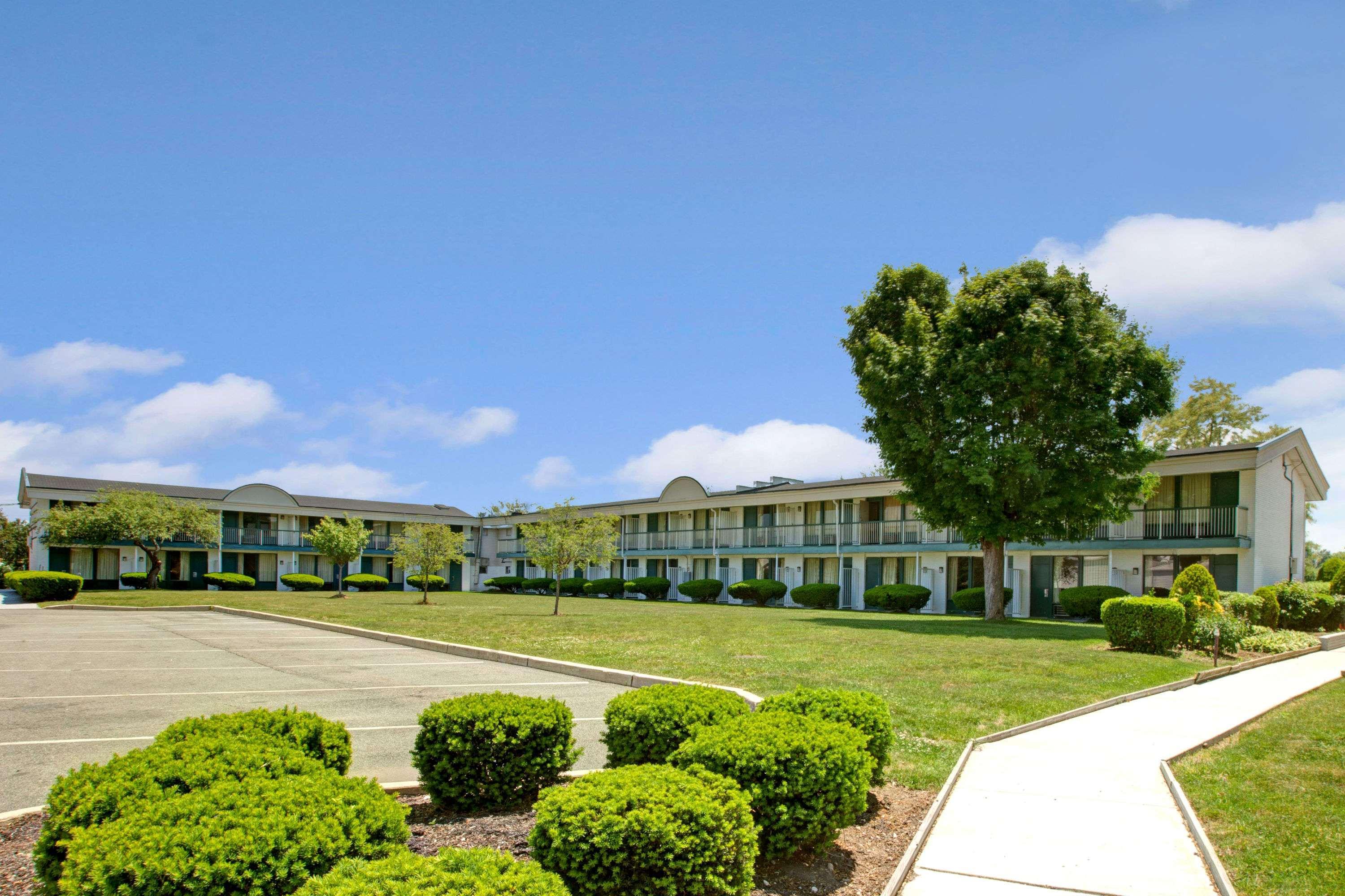 Days Inn By Wyndham Parsippany Dış mekan fotoğraf