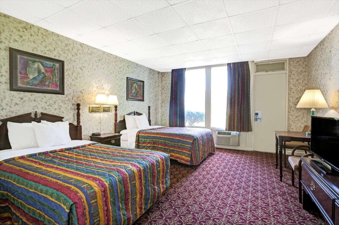 Days Inn By Wyndham Parsippany Dış mekan fotoğraf